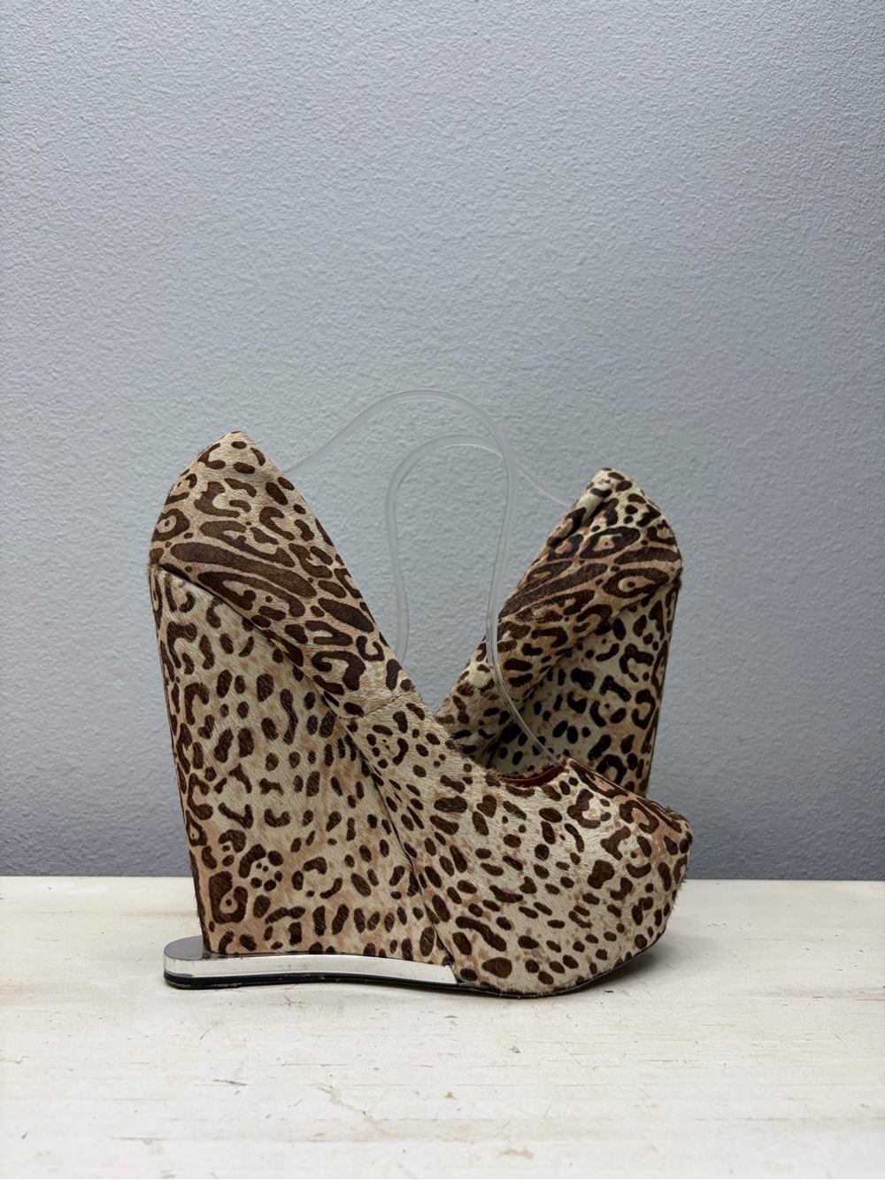 L.A.M.B. Dorothee Leopard Print Leather Wedge Heels Size 8.5 - Picture 2 of 8